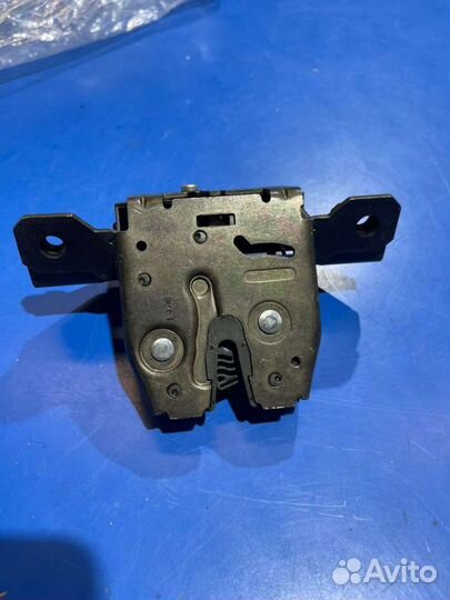 Замок багажника Opel Astra-J