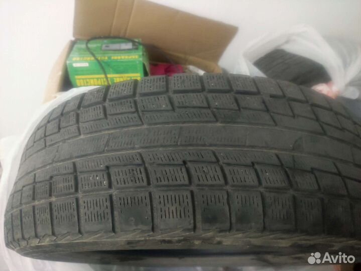 Bridgestone Blizzak DM-V2 215/60 R17
