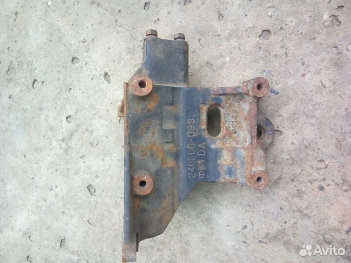 246260-093 кронштейн компрессора