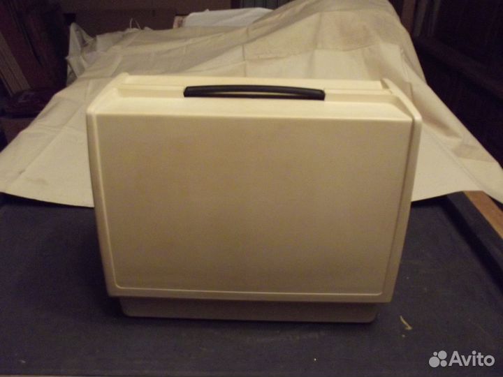 Швейная электрическая машинка x Зингерx 968