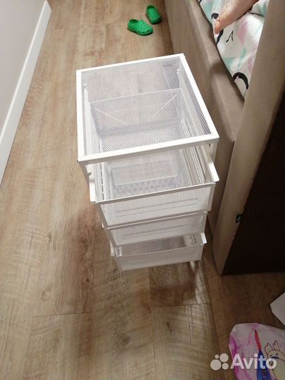 Тумба с выдвижными ящиками