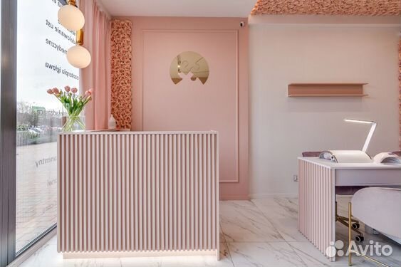 Стойка ресепшн