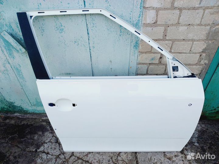 Дверь передняя правая Skoda Fabia 2