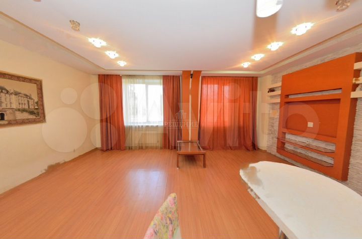 3-к. квартира, 90 м², 1/6 эт.