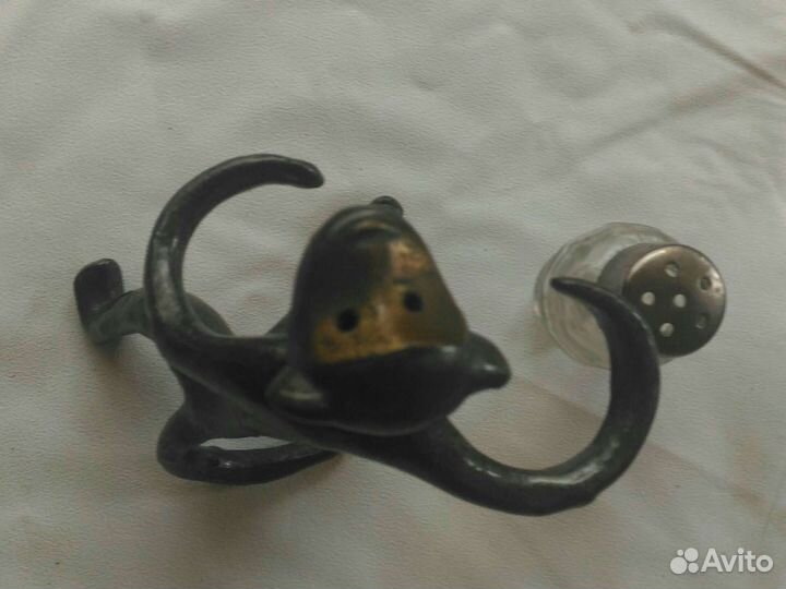 Статуэтка солонка