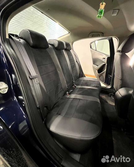 Автомобильные чехлы Mazda 3