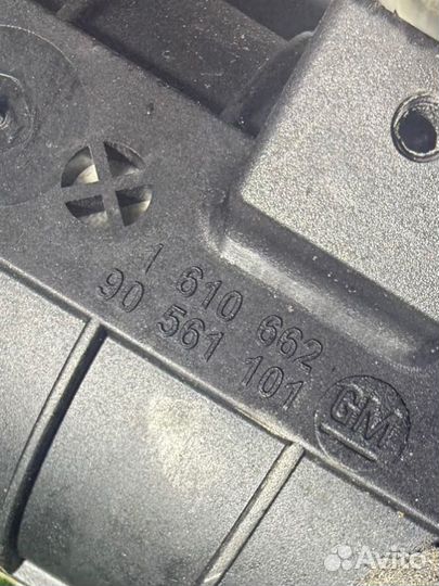 Подушка безопасности пассажира Opel Zafira 2005