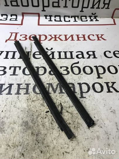 Накладка стекла Nissan Pathfinder