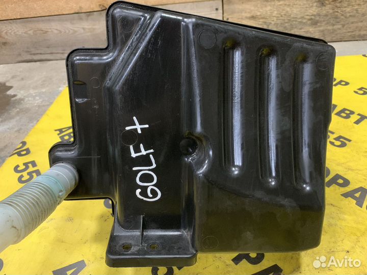 Бачок омывателя VW Golf Plus