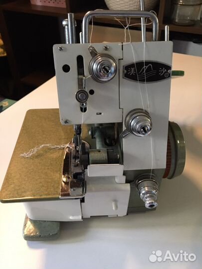 Оверлок / швейная машина