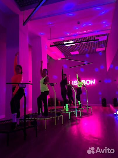 Фитнес на батутах, джампинг, м. Южная