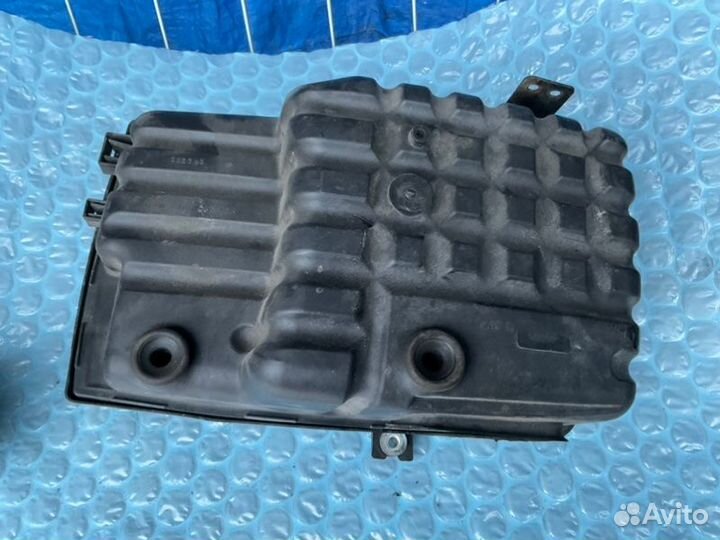 Корпус воздушного фильтра Dodge Stratus jrdh41