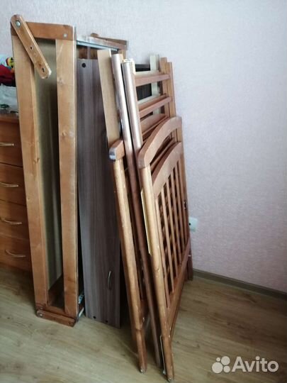 Детская кроватка с маятником и ящиком