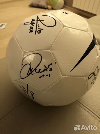 Футбольный мяч Nike с автографами игроков Зенита