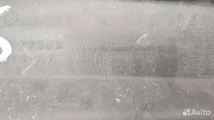 Накладка замка капота Ford Escape