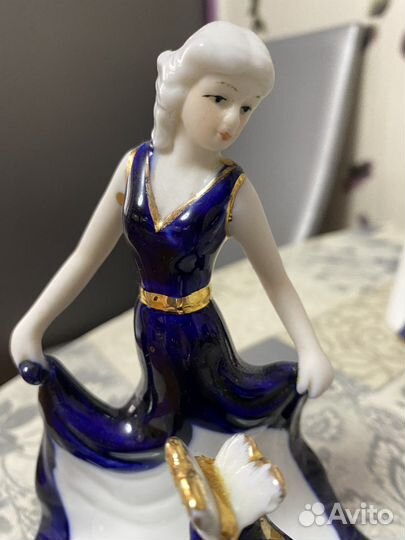 Статуэтка фарфоровая Салфетница Ваза Девушка