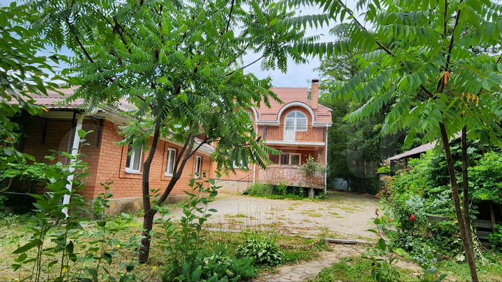 Дом 200 м² на участке 8 сот.