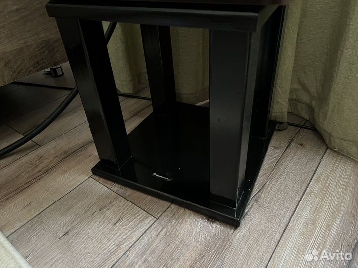 Подставки,стойки под акустику