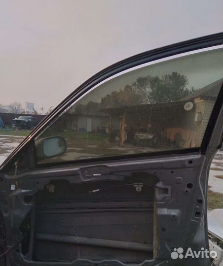 Дверь Nissan Skyline v35