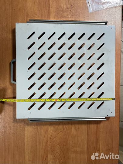 Полка в серверную стойку, в серверный шкаф 19 дюй