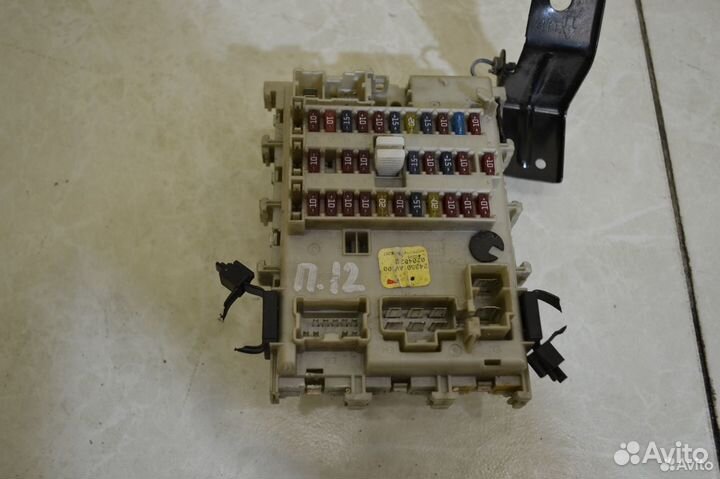 Блок предохронителей в салоне Nissan Primera P12