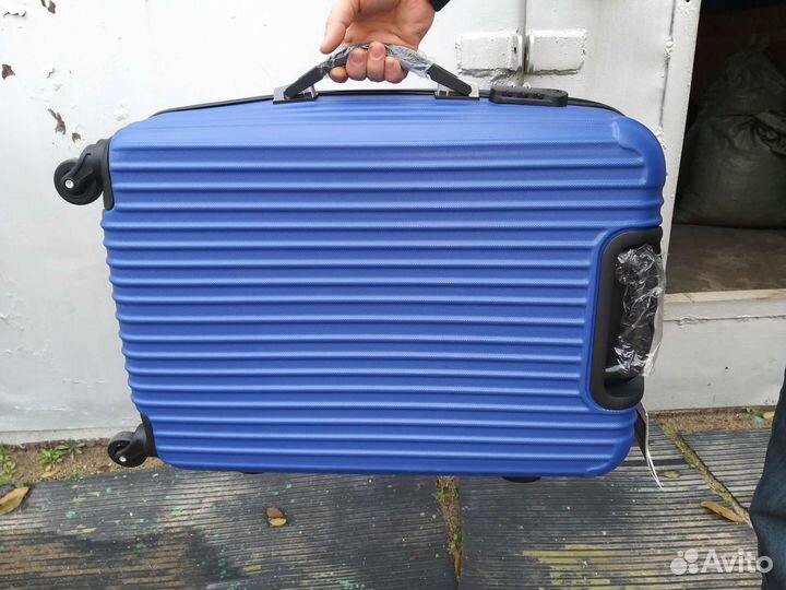 Чемодан новый