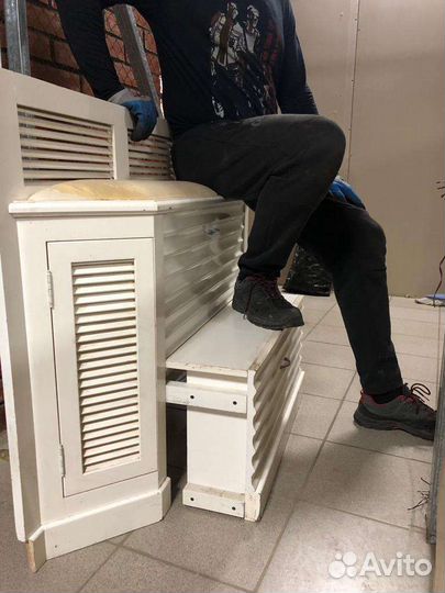 Тумба с сидушкой и полкой экран для радиатора