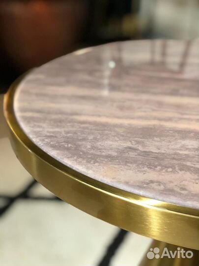 Интерьерный журнальный столик