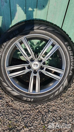 Pirelli formula ice 225 60 r18 с дисками 5x114.3