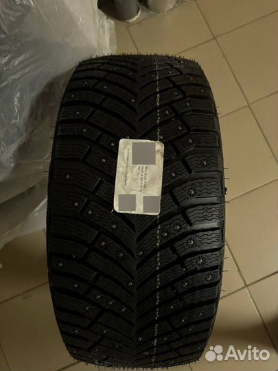 Michelin X-Ice North 4 245/40 R19