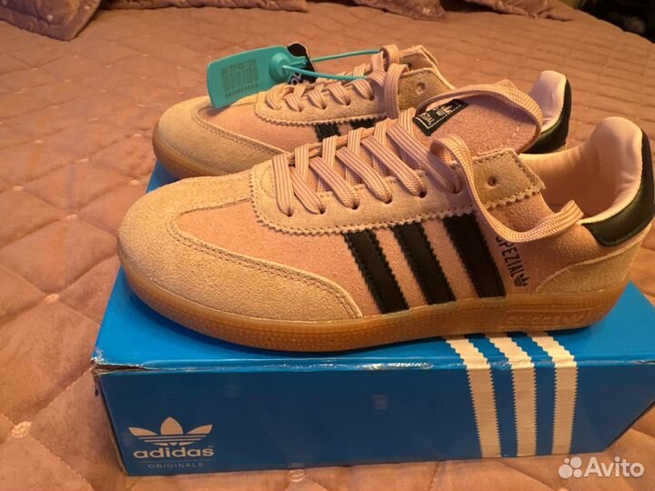 Кроссовки adidas женские