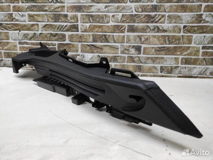 Направляющая шторки багажника задняя правая Bmw X5