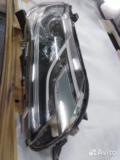 Фара передняя правая mitsubishi pajero sport 3