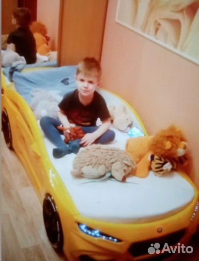 Кровать машина с фарами