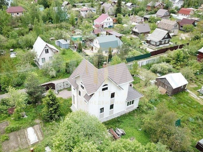 Коттедж 193,2 м² на участке 9 сот.