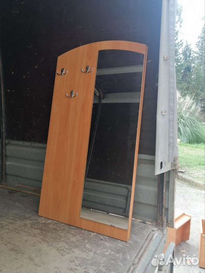 Вешалка с зеркалом