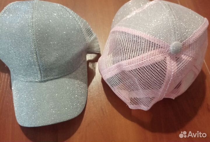 Кепки новые для девочки