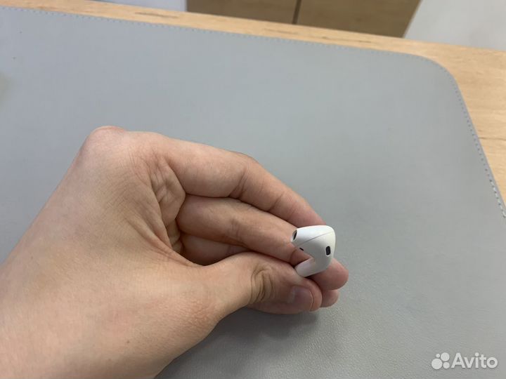 Левый наушник AirPods 2