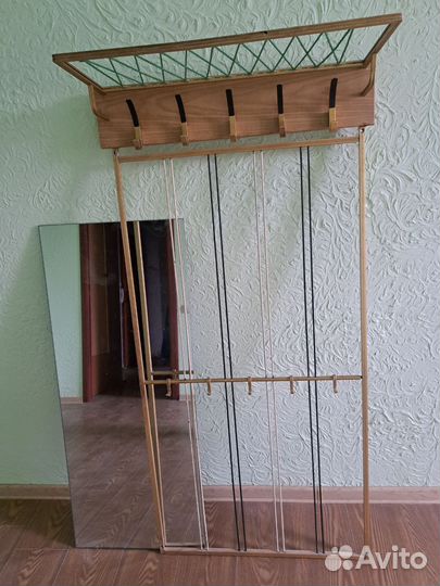 Вешалка и зеркало в прихожую