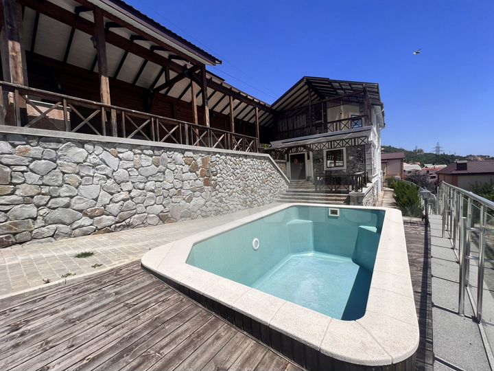 Дом 250 м² на участке 7,5 сот.