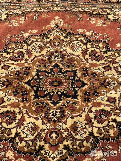 Ковер в отличном состоянии размер 2.80-1.95