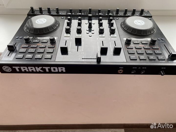 Dj контролер traktor kontrol S4 MK1