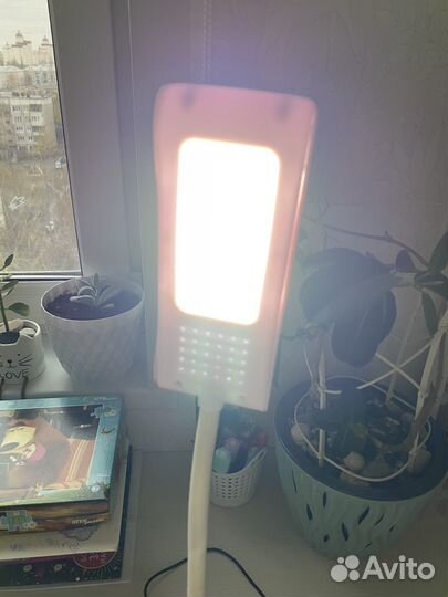 Настольная лампа