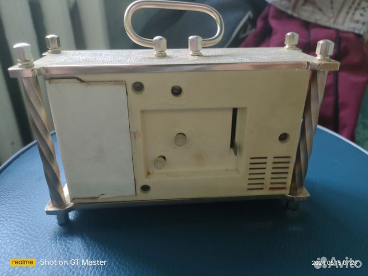 Часы будильник 