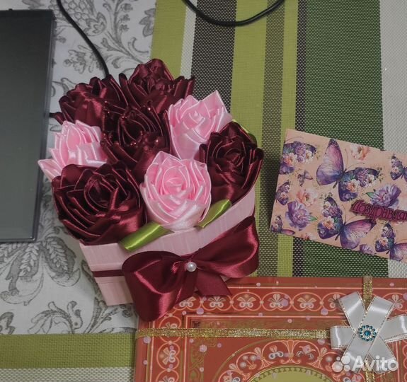 Букет из атласных лент в коробке 