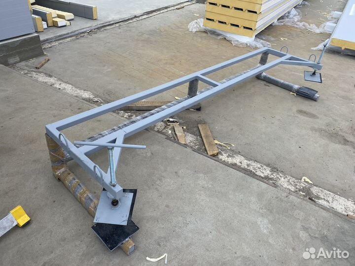 Траверса (захват) для сэндвич панелей