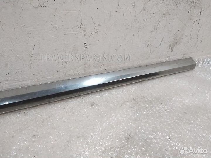 Накладка двери передней левой