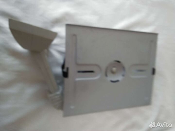 Полка под телевизор подвесная