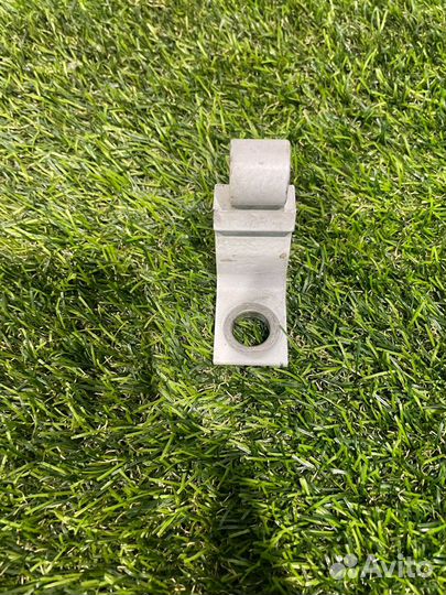 Петля двери передней левой Volkswagen Jetta 7 2019