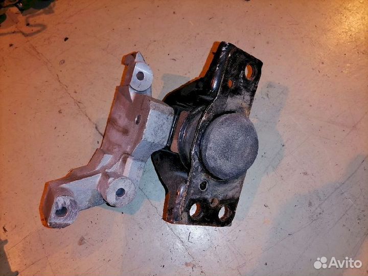Опора двигателя (подушка двс) передняя правая 1121